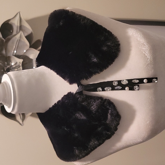 Steve Madden Accessories Steve Madden Winter White Faux Fur